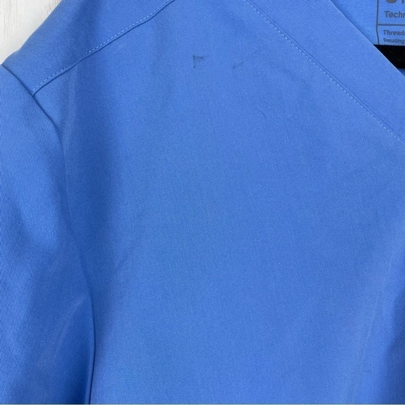 Figs light blue scrub top size Large - Picture 3 of 7